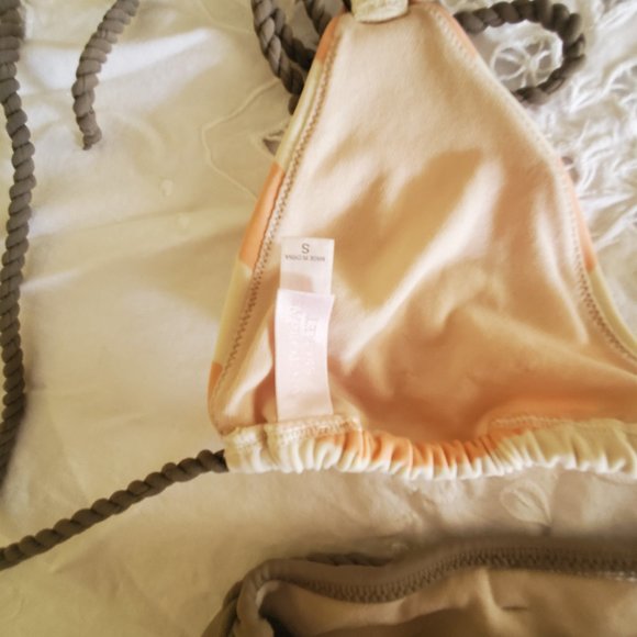 Victoria's Secret Swim - Picture 5 of 9